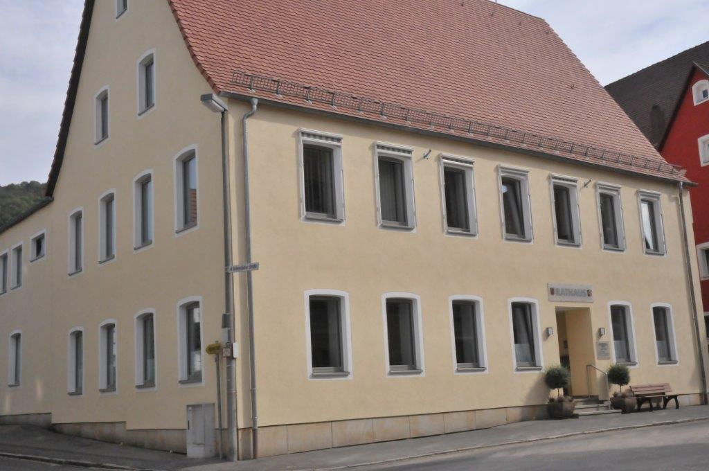 Parteiverkehr im Rathaus Happurg